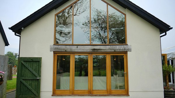 Which eco-friendly building materials are recommended for a small home extension in the UK?